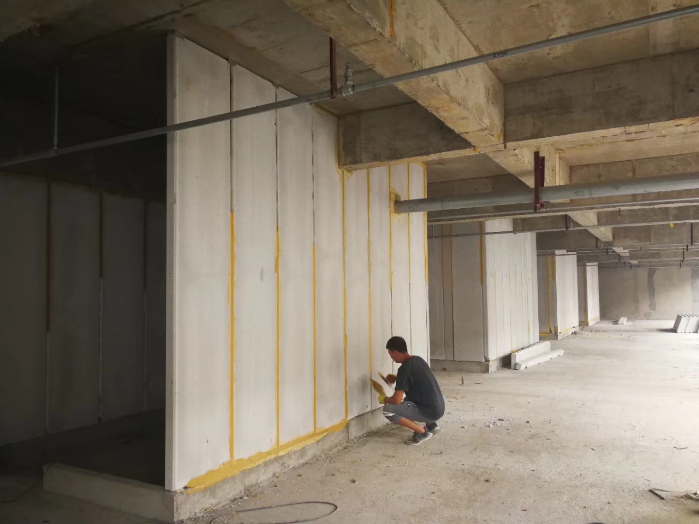 东山无机发泡轻骨料混凝土隔墙板施工技术性能研究